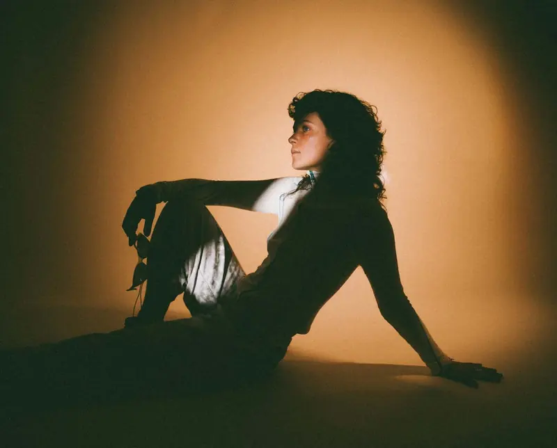 Woman seated in an amber halo, Rrose Selavy, My studio, 2026. Photo by Iheb Fehri