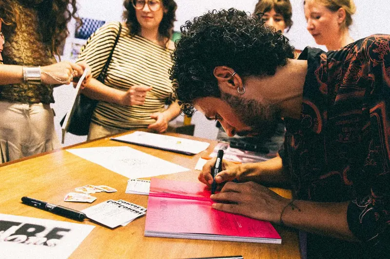 Magazine signing session. Photo by Iheb Fehri